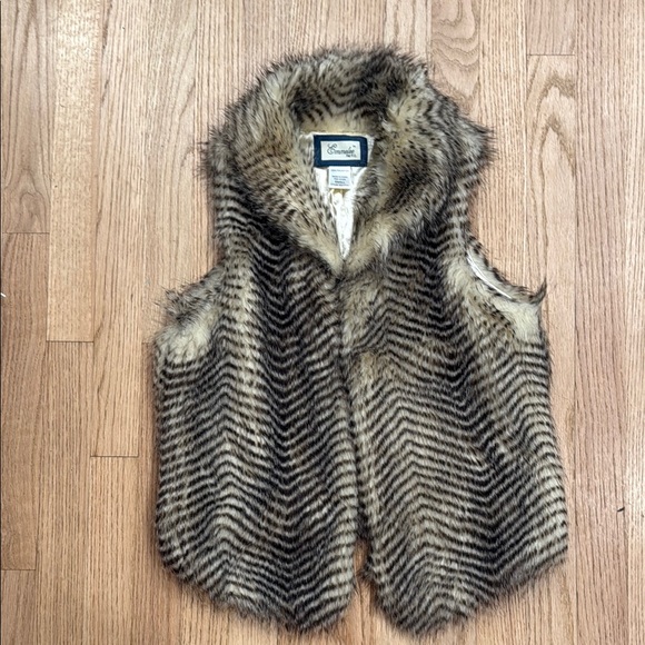 Emmelee for F.C. Jackets & Blazers - Faux Fur Vest in Cream and Brown